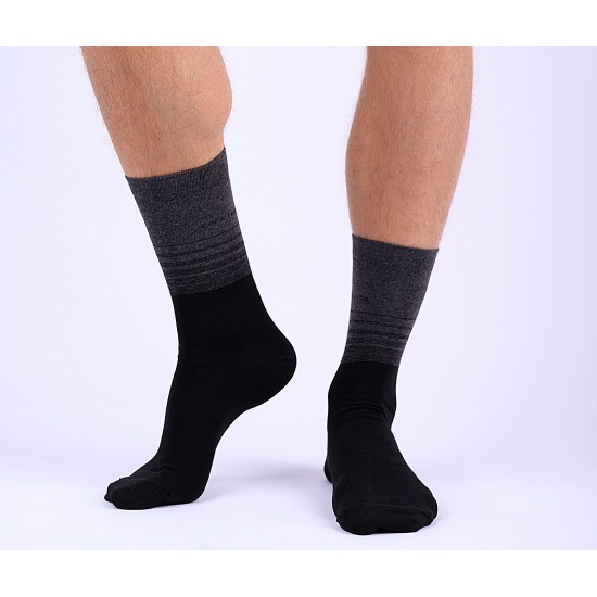 Trendi csíkos férfi zokni (fekete)
