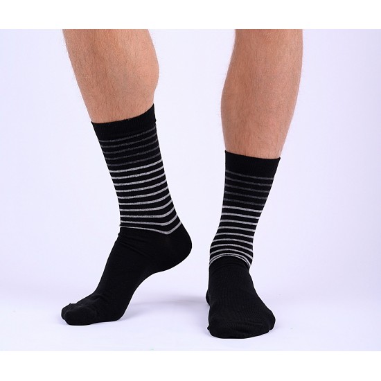 Sűrű csíkos férfi zokni (fekete)